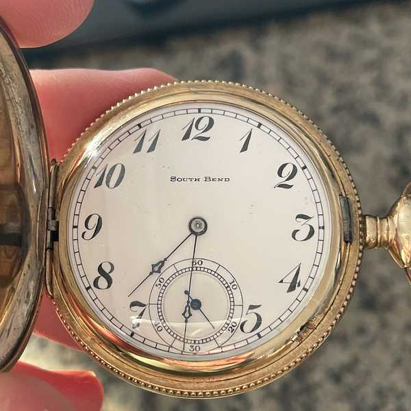 1910 South Bend Watch Grade 260 Simple Black and White Dial with neat hands 